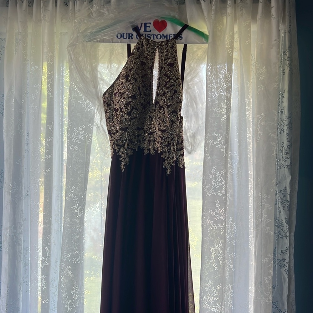 Beautiful gown, no longer needed.